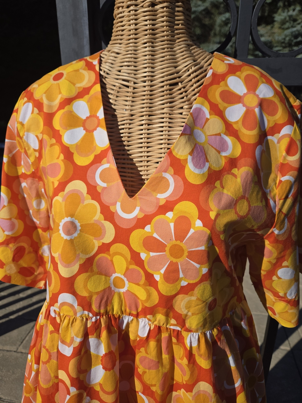 Retro Lesley Evers Floral Orange V-Neck Midi Dress - Picture 2 of 6